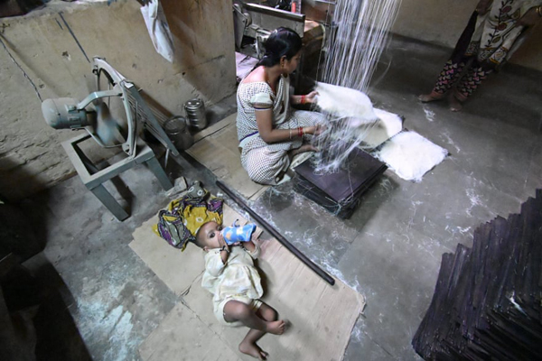 داستان یک مجسمه عظیم و تکراری / صف طویل واکسن کرونا (گزارش تصویری) داستان یک مجسمه عظیم و تکراری / صف طویل واکسن کرونا (گزارش تصویری)