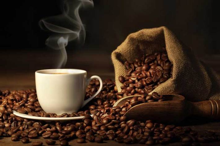 تحقیقات نشان داده است نوشیدن قهوه به صورت متعادل می‌تواند انرژی در دسترس بدن را افزایش دهد.