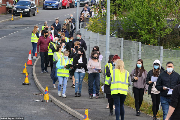 بحران قفسه های خالی / نجات گاوهای سیل زده / قربانی کوچک انفجار مهیب (گزارش تصویری)  بحران قفسه های خالی / نجات گاوهای سیل زده / قربانی کوچک انفجار مهیب (گزارش تصویری)