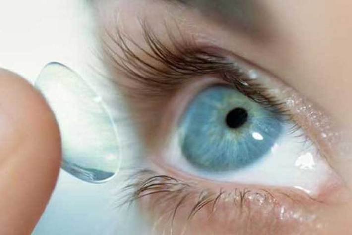 یک متخصص چشم به بیان چند نکته ضروری درباره نحوه استفاده از لنز‌های چشمی پرداخت.