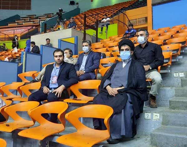 چکه سقف آزادی مانع حضور عضو هیات رییسه مجلس در VIP! (+عکس) چکه سقف آزادی مانع حضور عضو هیات رییسه مجلس در VIP! (+عکس)