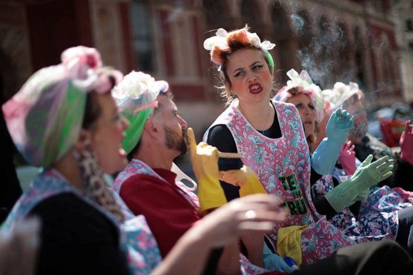 حمل خطرناک نوزاد چند ماهه (گزارش تصویری) حمل خطرناک نوزاد چند ماهه (گزارش تصویری)