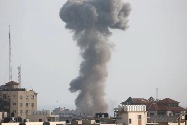 حمل خطرناک نوزاد چند ماهه (گزارش تصویری) حمل خطرناک نوزاد چند ماهه (گزارش تصویری)