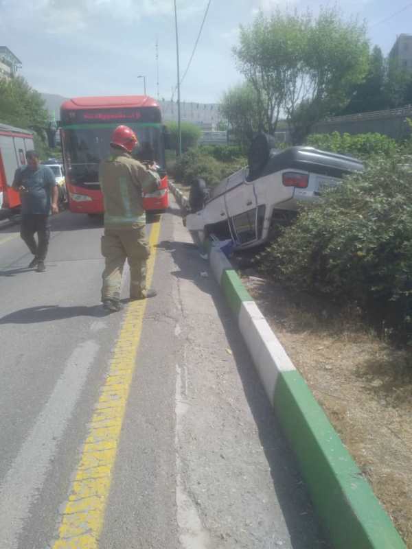 چپ کردن پراید در اتوبان امام علی (ع)  +عکس چپ کردن پراید در اتوبان امام علی (ع)  +عکس