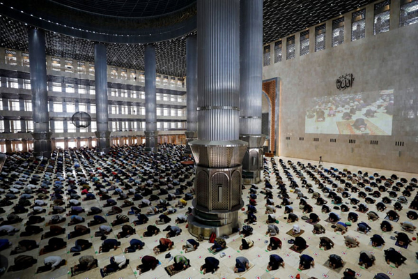 اعتراض ترسناک! / ماجرای یک عروسک غول پیکر (گزارش تصویری) اعتراض ترسناک! / ماجرای یک عروسک غول پیکر (گزارش تصویری)