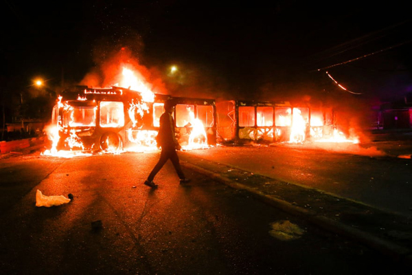 اعتراض ترسناک! / ماجرای یک عروسک غول پیکر (گزارش تصویری) اعتراض ترسناک! / ماجرای یک عروسک غول پیکر (گزارش تصویری)