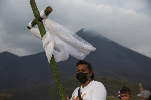 اعتراض ترسناک! / ماجرای یک عروسک غول پیکر (گزارش تصویری) اعتراض ترسناک! / ماجرای یک عروسک غول پیکر (گزارش تصویری)