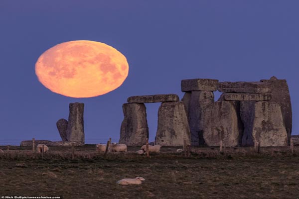 اَبَرماه باز هم آمد (گزارش تصویری) اَبَرماه باز هم آمد (گزارش تصویری)