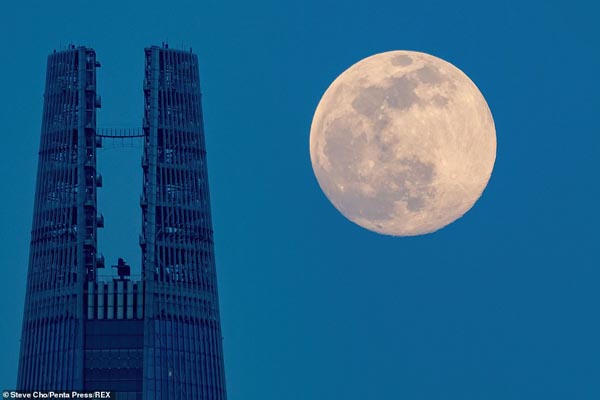 اَبَرماه باز هم آمد (گزارش تصویری) اَبَرماه باز هم آمد (گزارش تصویری)