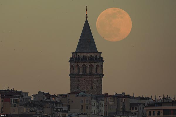 اَبَرماه باز هم آمد (گزارش تصویری) اَبَرماه باز هم آمد (گزارش تصویری)