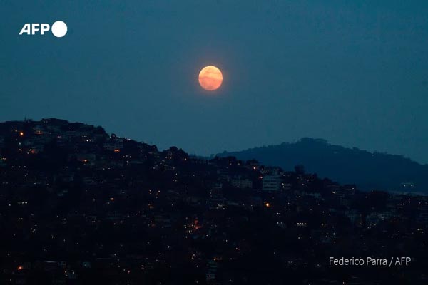 اَبَرماه باز هم آمد (گزارش تصویری) اَبَرماه باز هم آمد (گزارش تصویری)
