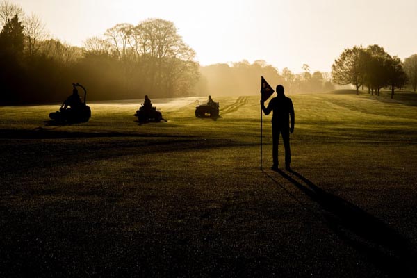صف سوزاندن جنازه هنوز شلوغ است / اخراج به صورت دست بسته (گزارش تصویری) صف سوزاندن جنازه هنوز شلوغ است / اخراج به صورت دست بسته (گزارش تصویری)