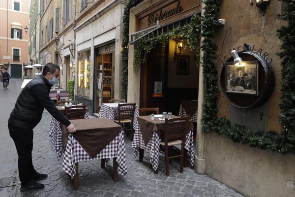 صف سوزاندن جنازه هنوز شلوغ است / اخراج به صورت دست بسته (گزارش تصویری) صف سوزاندن جنازه هنوز شلوغ است / اخراج به صورت دست بسته (گزارش تصویری)