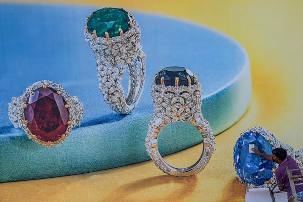 صف سوزاندن جنازه هنوز شلوغ است / اخراج به صورت دست بسته (گزارش تصویری) صف سوزاندن جنازه هنوز شلوغ است / اخراج به صورت دست بسته (گزارش تصویری)