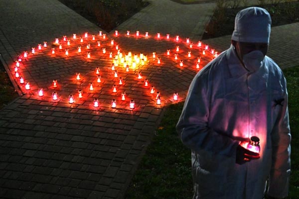 صف سوزاندن جنازه هنوز شلوغ است / اخراج به صورت دست بسته (گزارش تصویری) صف سوزاندن جنازه هنوز شلوغ است / اخراج به صورت دست بسته (گزارش تصویری)