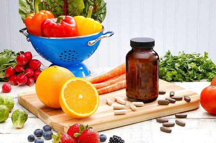 این که مصرف میوه ها و سبزیجات منجر به جلوگیری از خطر ابتلا به بیماری های قلبی، سکته مغزی، برخی سرطان ها و حفظ وزن در محدوده سالم می شود، ثابت شده است ولی چنین ادعایی هنوز در مورد مکمل های غذایی یا همان مولتی ویتامین ها ثابت نشده است.