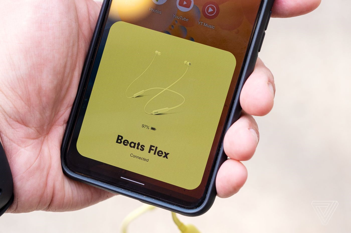 بررسی هدفون بی سیم Beats flex بررسی هدفون بی سیم Beats flex