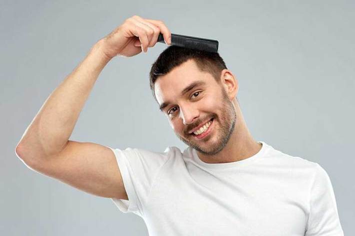 ریزش مو می‌تواند دلایل مختلفی داشته باشد. برخی ناشی از مشکلات قابل درمان هستند و برخی برای برخی هم هنوز درمان موثری یافت نشده است. در این مطلب به چند روش راحت و اثرگذار اشاره می‌کنیم که برای درمان ریزش موی شما بسیار اثرگذار است.