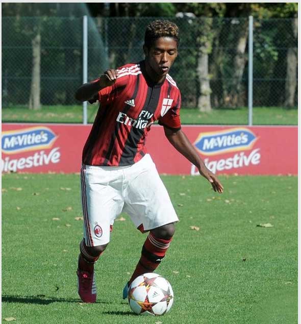 خودکشی بازیکن فوتبال به خاطر نژادپرستی (+عکس)