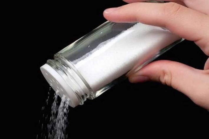 یک کارشناس تغذیه معتقد است اگرچه مصرف زیاد نمک می‌تواند مرگبار باشد اما ترک کامل آن را هم توصیه نمی‌کند.