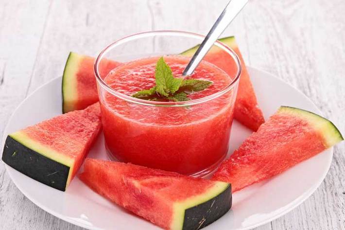 6 دلیل خوب برای نوشیدن آب هندوانه