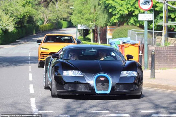 خودنمایی میلیونرهای انگلیسی در خیابان با اتومبیل های لوکس (تصاویر)