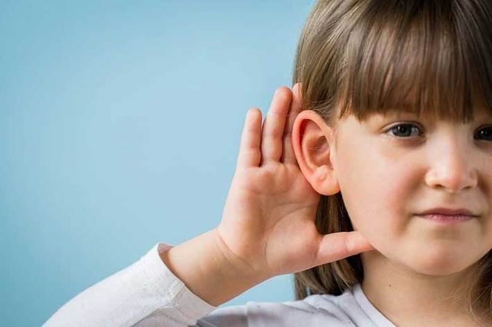 متخصصان می گویند باید مسائلی نظیر کم شنوایی در افراد به خصوص کودکان جدی گرفته شود؛ چرا که تشخیص و مداخله زود هنگام در مواردی نظیر کم شنوایی برای کاهش عواقب آن بسیار اهمیت دارد.