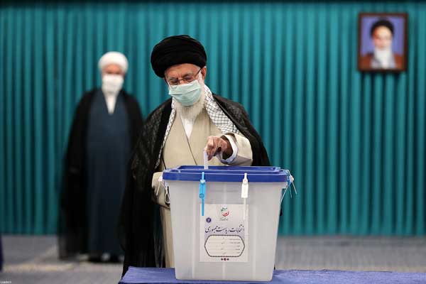 حضور مردم پای صندوق‌های رای و رأی دادن سازنده آینده ایران است