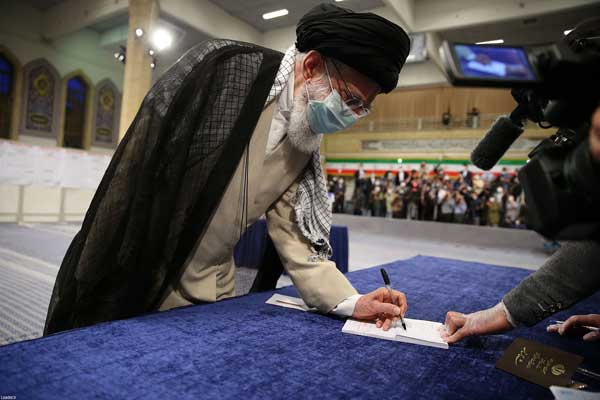 حضور مردم پای صندوقهای رای و رأی دادن سازنده آینده ایران است حضور مردم پای صندوقهای رای و رأی دادن سازنده آینده ایران است