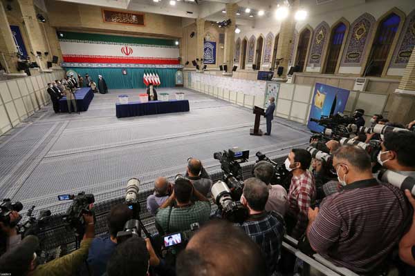 حضور مردم پای صندوقهای رای و رأی دادن سازنده آینده ایران است حضور مردم پای صندوقهای رای و رأی دادن سازنده آینده ایران است