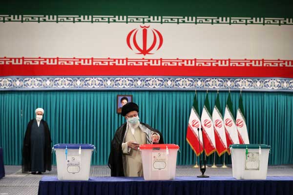 حضور مردم پای صندوقهای رای و رأی دادن سازنده آینده ایران است حضور مردم پای صندوقهای رای و رأی دادن سازنده آینده ایران است