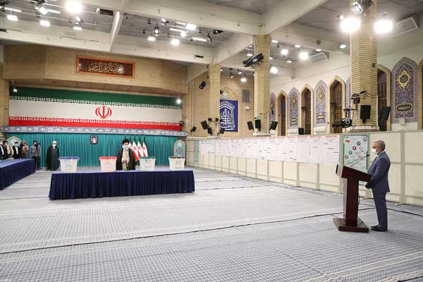 حضور مردم پای صندوقهای رای و رأی دادن سازنده آینده ایران است حضور مردم پای صندوقهای رای و رأی دادن سازنده آینده ایران است