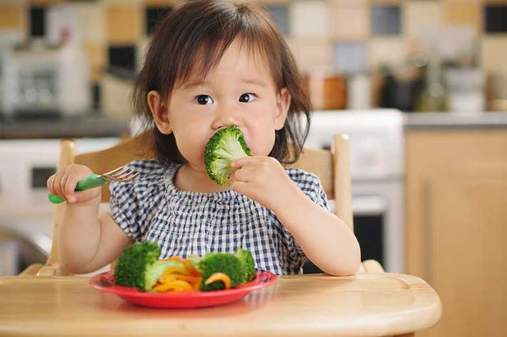 اگر می‌خواهید کودک وعده‌های صبحانه، ناهار و شام را با اشتها بخورد، نباید خسته و خواب آلوده دور میز یا سر سفره بنشیند.
