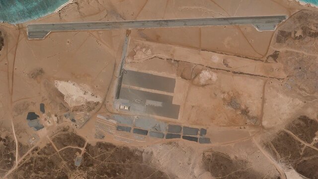 پایگاه هوایی مرموزی که در جزیره آتشفشانی یمن ساخته می‌شود +عکس