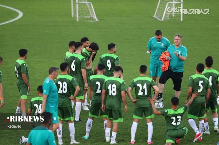 اولین تمرین ملی پوشان فوتبال در کیش(+عکس)