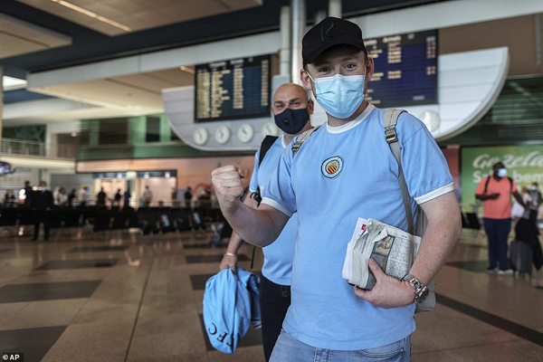 انگلیسی ها چگونه این شهر پرتغال را به آشوب کشیدند؟ (گزارش تصویری) انگلیسی ها چگونه این شهر پرتغال را به آشوب کشیدند؟ (گزارش تصویری)