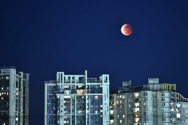 اَبَرماه باز هم زیبایی اش را در کل جهان به رخ کشید (تصاویر) اَبَرماه باز هم زیبایی اش را در کل جهان به رخ کشید (تصاویر)