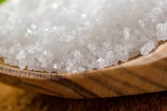 مصرف مستقیم نمک دریا و سنگ نمک چه بلایی سرتان می آورد