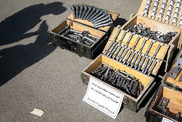 کشف محموله متعلقات سلاح «گرینف» در تهران (+ تصاویر) کشف محموله متعلقات سلاح «گرینف» در تهران (+ تصاویر)