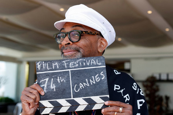 تصاویر استثنایی از جنگ عقاب های نر در اوج آسمان (گزارش تصویری)  تصاویر استثنایی از جنگ عقاب های نر در اوج آسمان (گزارش تصویری)