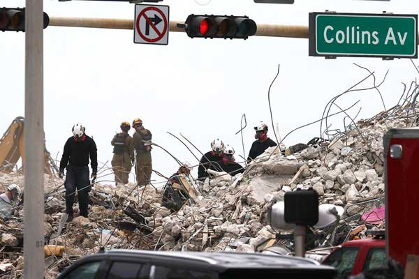 کشف 64 جسد از میان آوارهای ساختمان فلوریدا (+عکس) کشف 64 جسد از میان آوارهای ساختمان فلوریدا (+عکس)