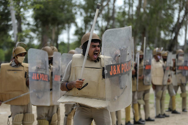 یک حراجی پرسرو صدا / کجا اشتباه کردیم؟  (گزارش تصویری) یک حراجی پرسرو صدا / کجا اشتباه کردیم؟  (گزارش تصویری)
