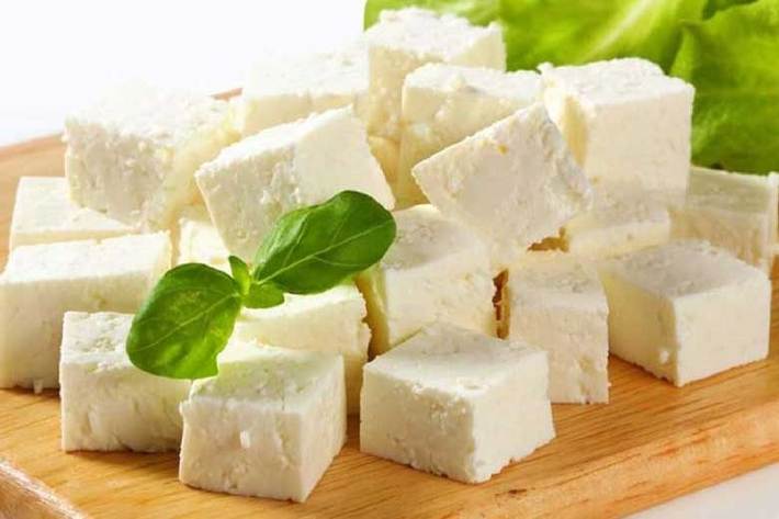 پنیر به عنوان یکی از مواد مغذی شناخته می‌شود که به دلیل طعم شور، این تصور وجود دارد که ممکن است برای فشار خون بالا و قلب مضر باشد.