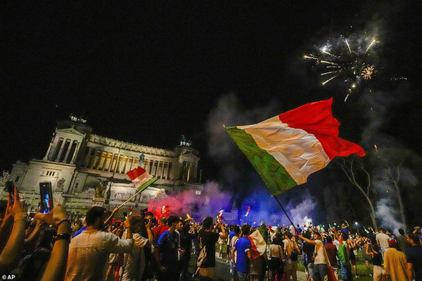 ایتالیا، از مرگ و وحشت تا شادی و پایکوبی (تصاویر)