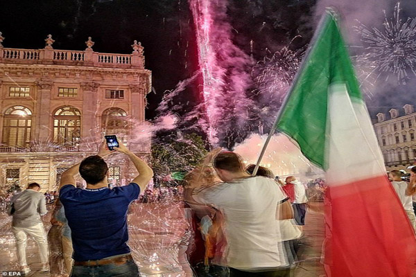 ایتالیا، از مرگ و وحشت تا شادی و پایکوبی (تصاویر)