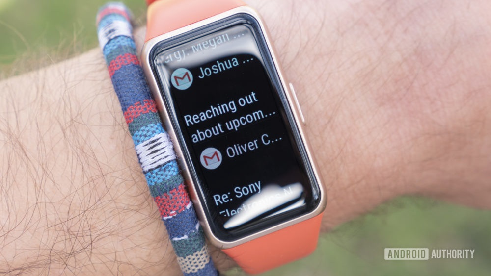 دلایل محبوبیت دستبند هوشمند هواوی بند ۶ از نگاه رسانه‌های معتبر دنیا