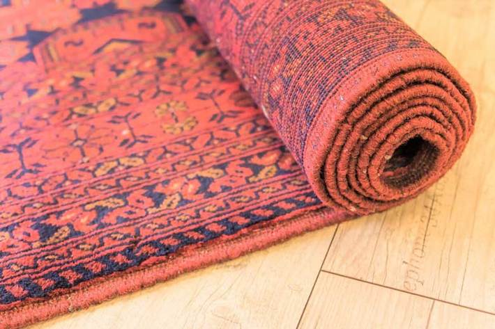 فرش یکی از اساسی‌ترین وسیله‌های خانه است که می‌توان گفت برای ایرانیان رنگ و بویی دیگر دارد. فرش‌ ها آن چنان در طرح و رنگ و اندازه‌های مختلف تنوع دارد که می‌توان برای هر خانه‌ای در ابعاد مختلف آنها را انتخاب کرد.
