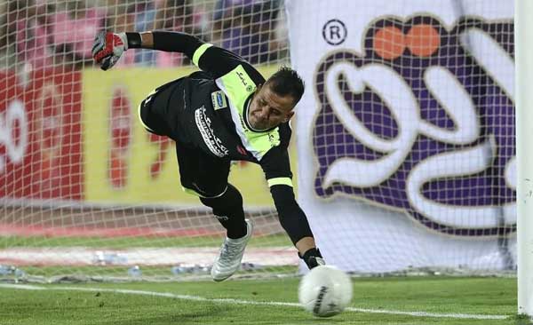 راز برگه های جنجالی لک در ضربات پنالتی چه بود؟ (+تصاویر) راز برگه های جنجالی لک در ضربات پنالتی چه بود؟ (+تصاویر)