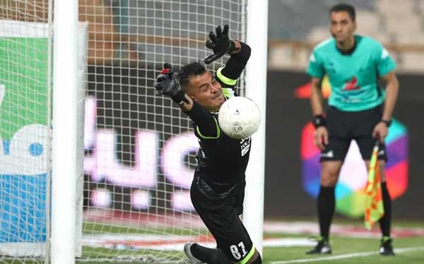 راز برگه های جنجالی لک در ضربات پنالتی چه بود؟ (+تصاویر) راز برگه های جنجالی لک در ضربات پنالتی چه بود؟ (+تصاویر)