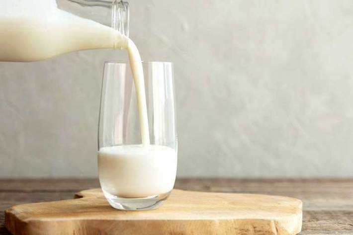 مفید ترین مواد غذایی برای سلامت بدن است اما عادت های غلطی در میان مردم رایج است که شیر را با هر مواد غذایی مصرف می کنند، در صورتی که مصرف برخی مواد غذایی با شیر به هیچ وجه خوب نیست.